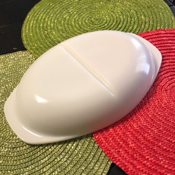 1.5 quart white Pyrex divided casserole dish - Picture 3 of 3